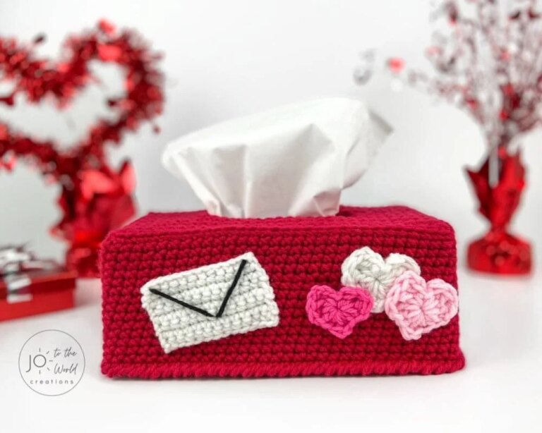 Crochet Valentine tissue box