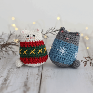 Crochet cats Christmas sweaters