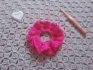 Pink crochet scrunchie craft