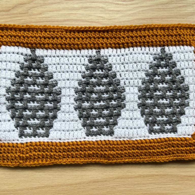 Crocheted fabric with patterns
