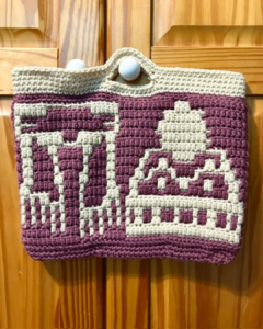 Crocheted bag with geometric pattern